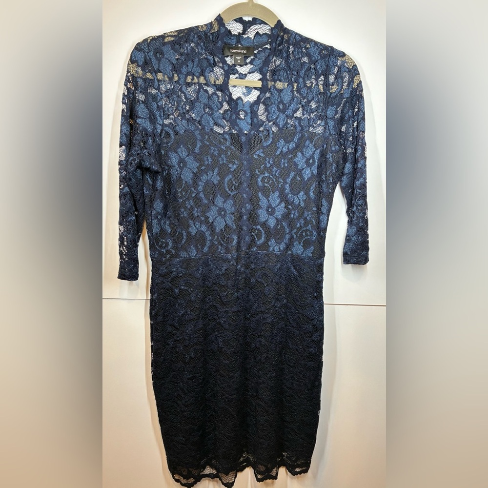 Karen Kane Navy Lace Sheath Dress Mock Neck 3/4 Sleeve Scalloped Hem Size M